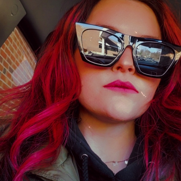 Meet your Posher, Paige - Picture 2 of 4